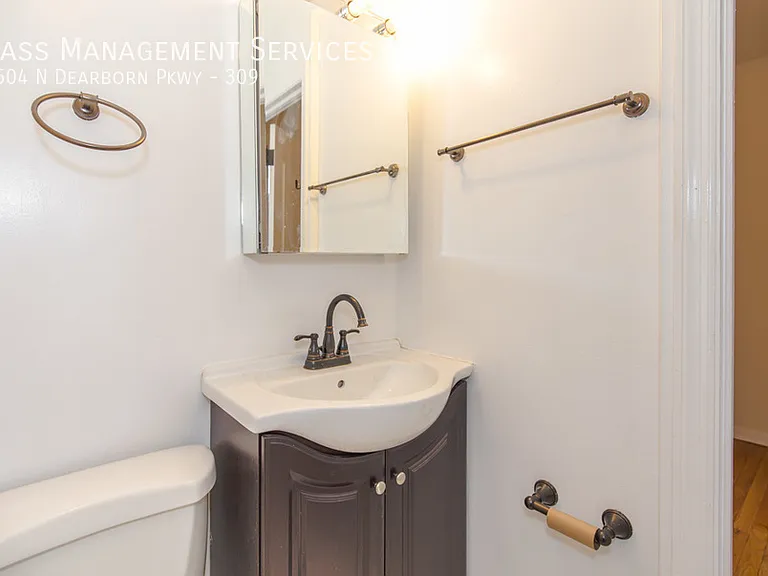 1504 N Dearborn Pkwy, Chicago, IL — Photo 100