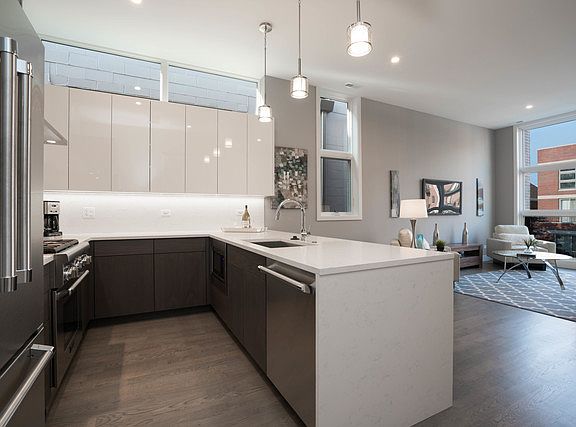 4th image of 822 N Marshfield Ave #3N