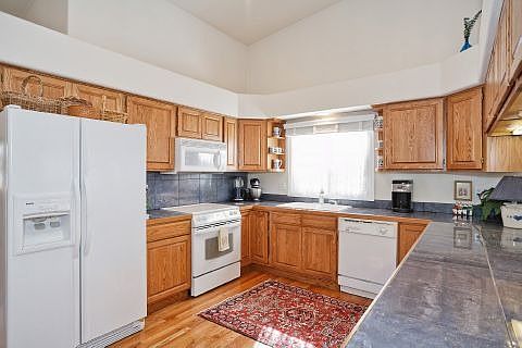 Hardwood flooring & oak cabinets