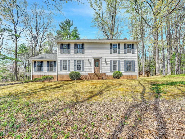 6620 Wellington Rd, Roanoke, VA 24018