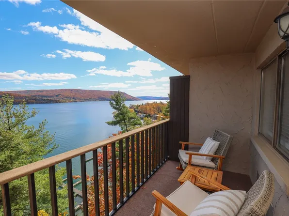 41 Cliffside Dr, Canandaigua, NY 14424