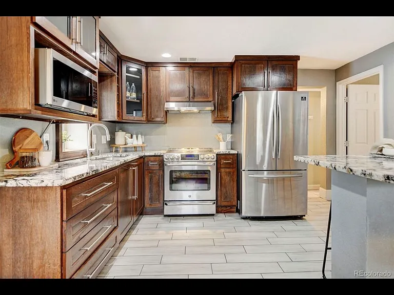 1015 S Newton St — Photo 6