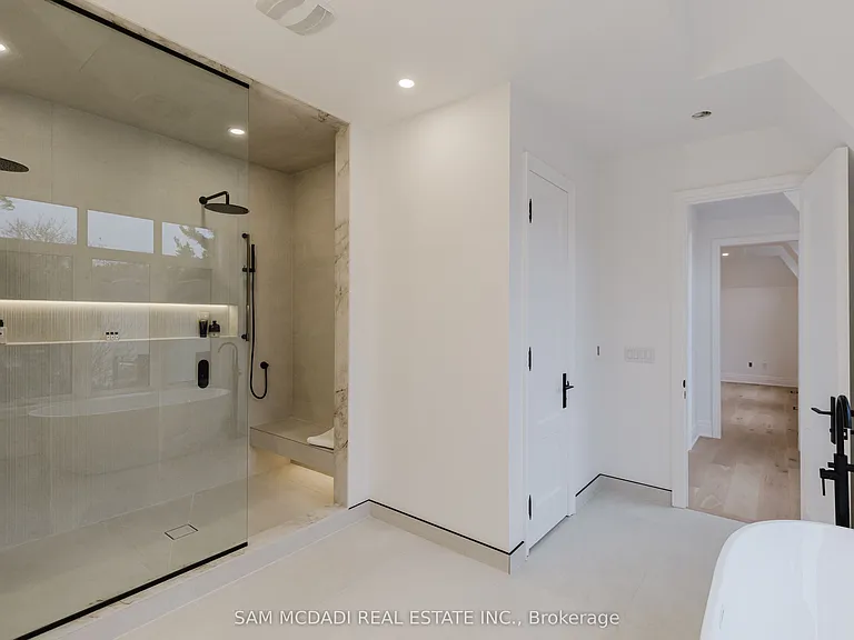243 Prince George Cres — Photo 30