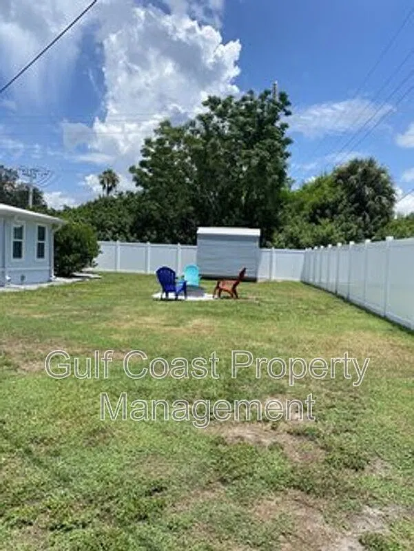 2 bed, 1.0 bath, 1078 sqft, $1,950 — Photo 1