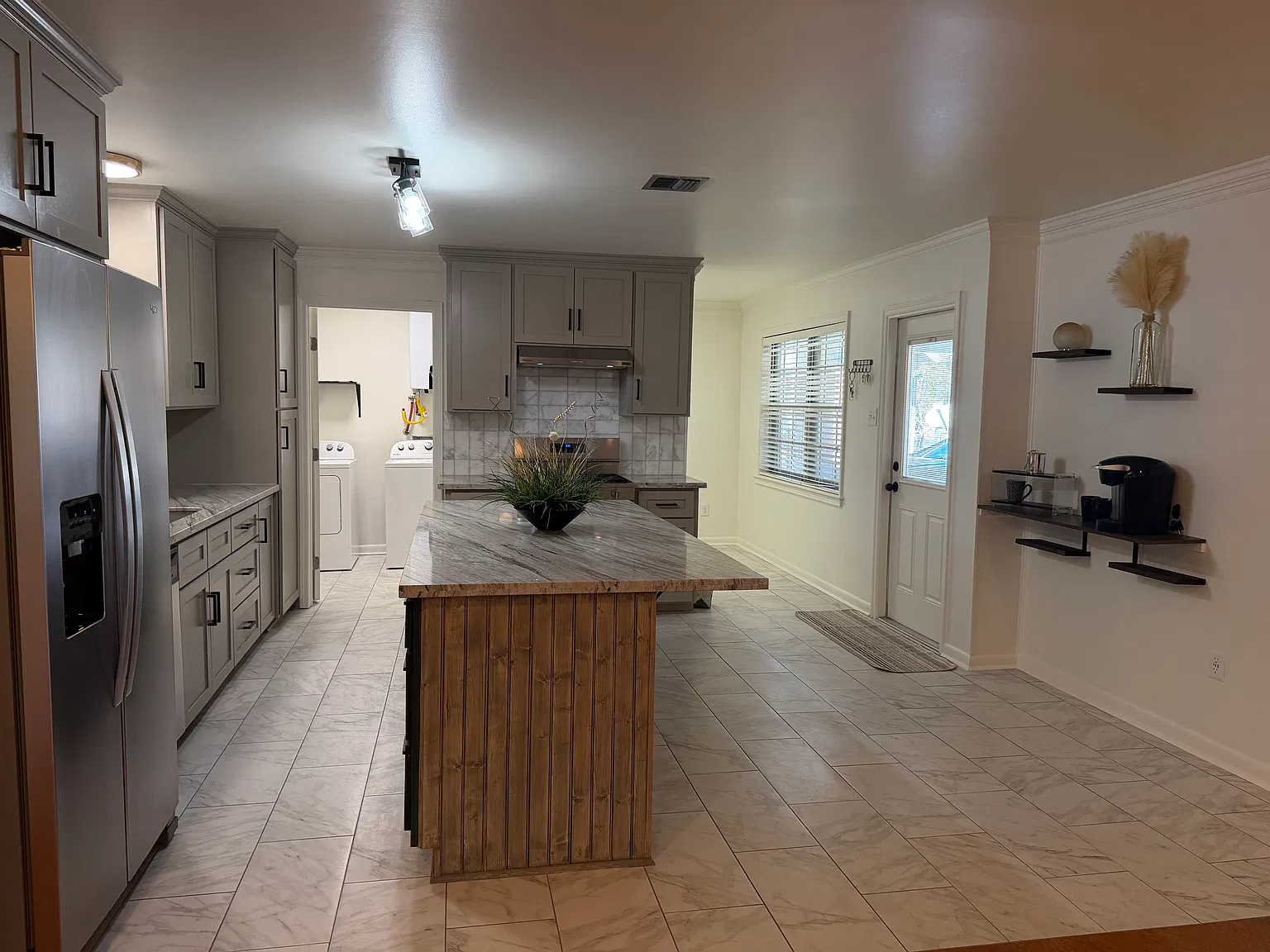 3 bed, 2103 sqft, $2,350 — Photo 4