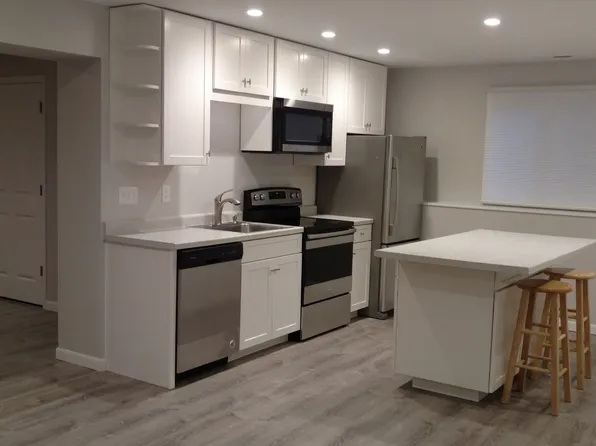 1556 Hillview Rd #102, Saint Paul, MN 55126