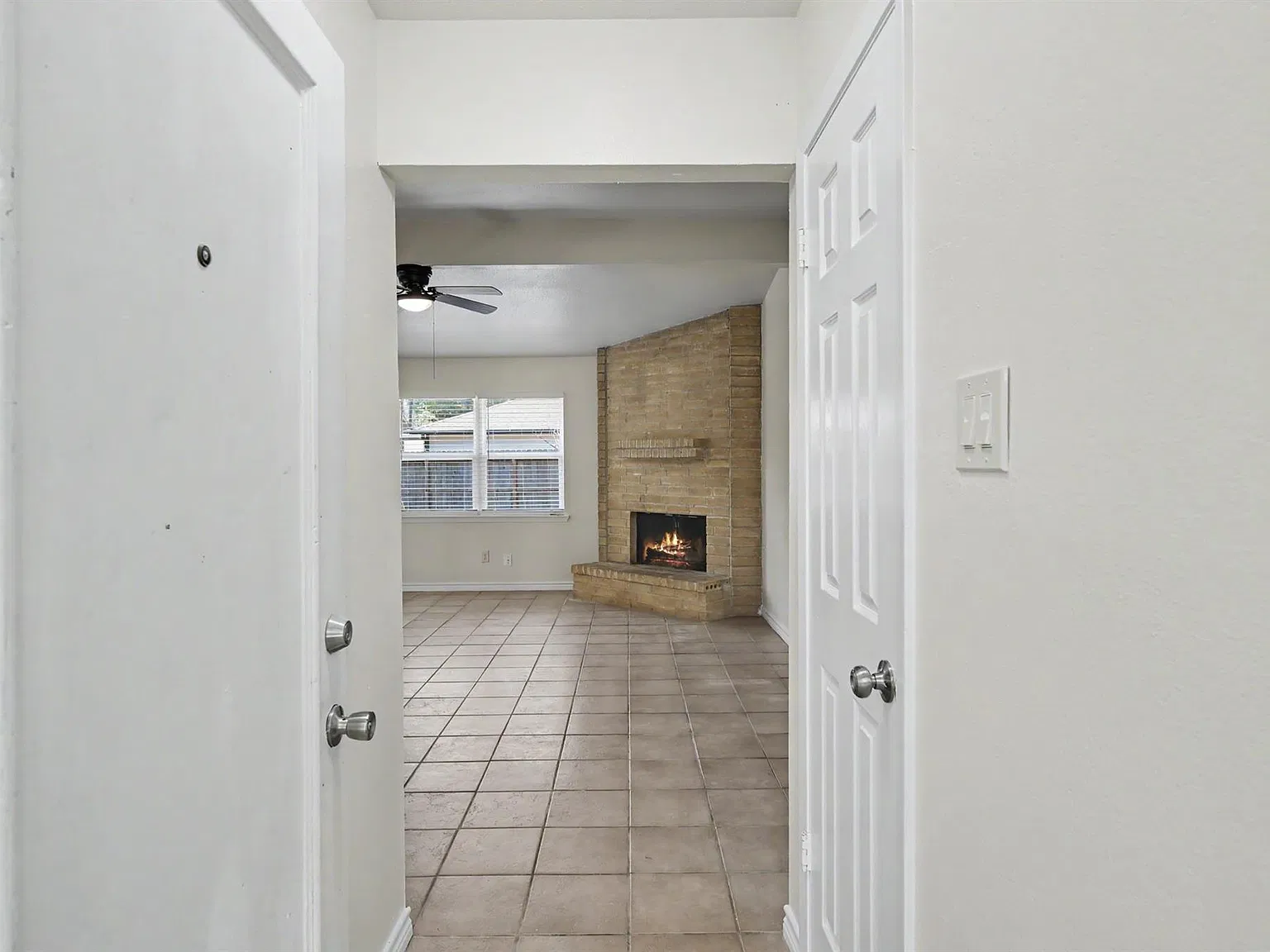 4 bed, 2.0 bath, 1376 sqft, $1,950 — Photo 2