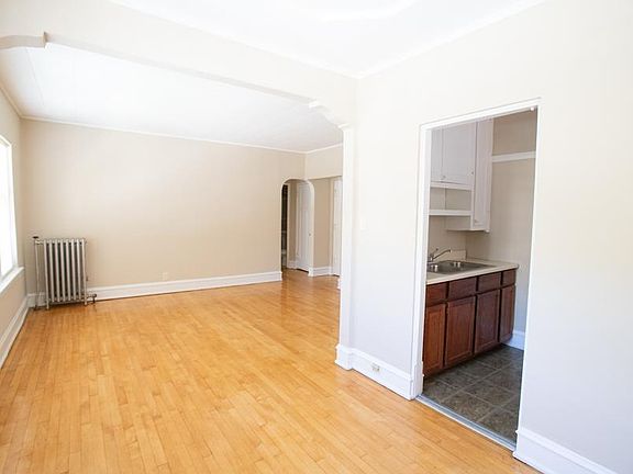 5th image of 1720 E Newton Ave