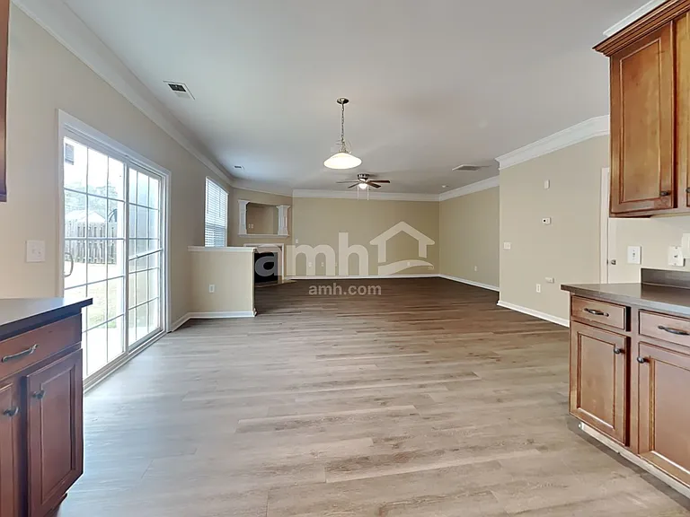 1056 Whitlow Blvd — Photo 4