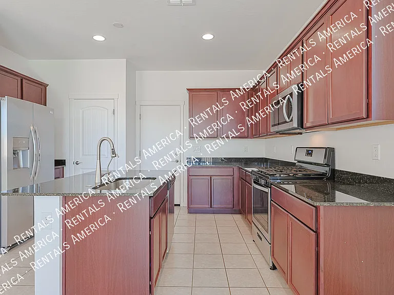 6038 W Hartford Ct — Photo 5