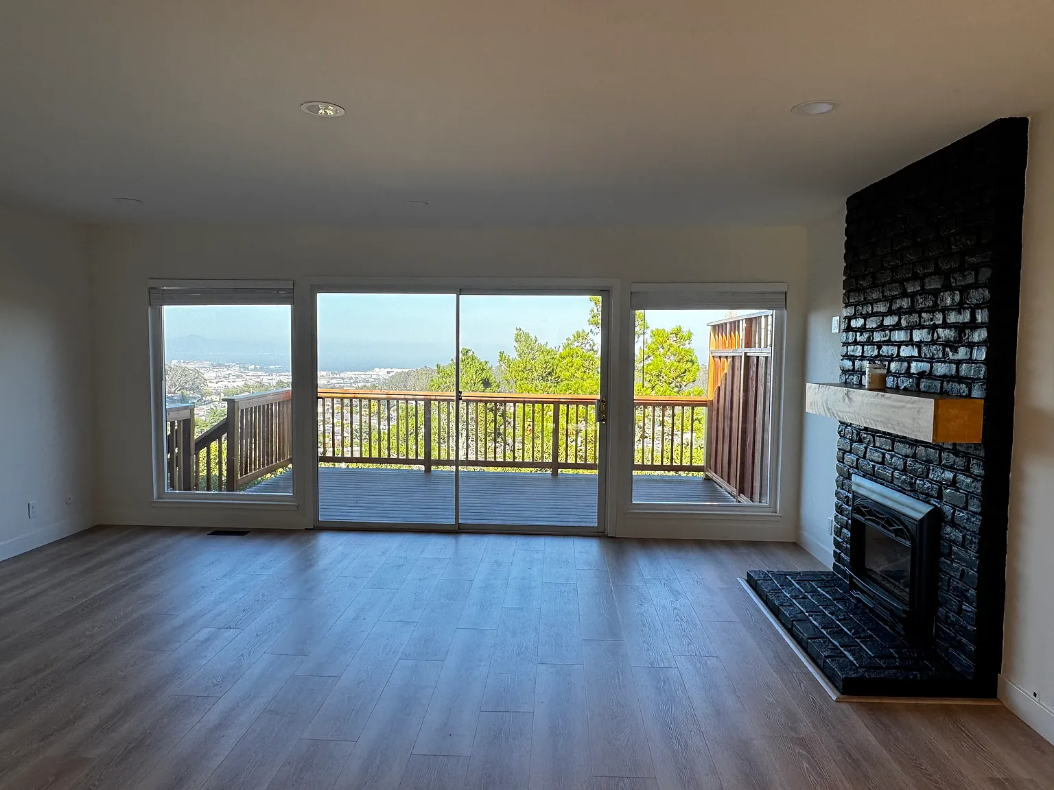 4 bed, 2.5 bath, 2060 sqft, $6,300 — Photo 3