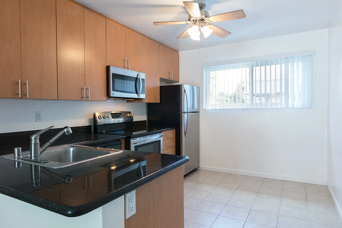 Building Photo - 1065 Ranchero Way #3