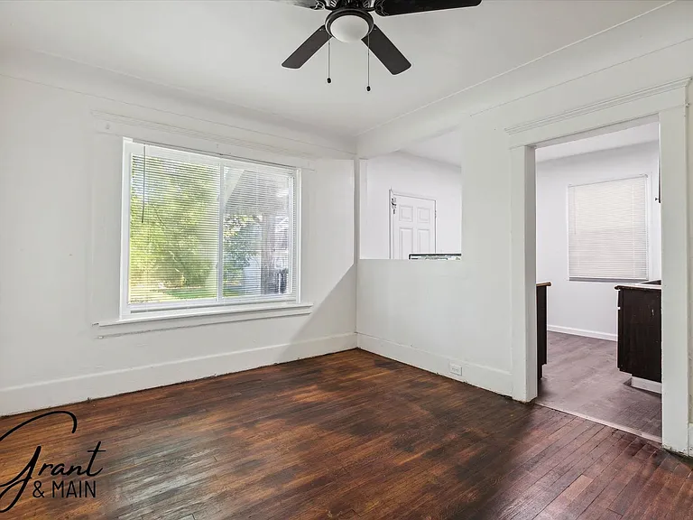 326 Eason Ave — Photo 6