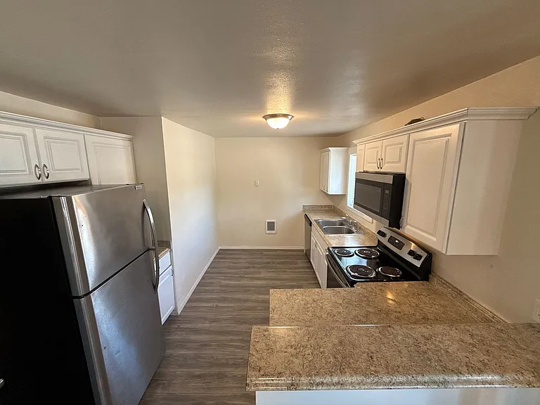 3355 Portland Rd NE #1 — Photo 7