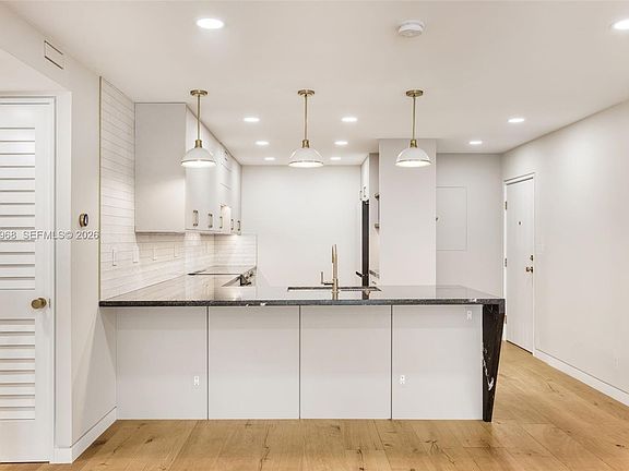 3rd image of 100 Edgewater Dr APT 142