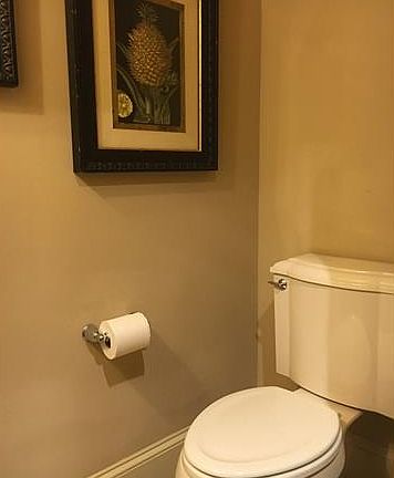 4th image of 5 Harbor Pointe Dr