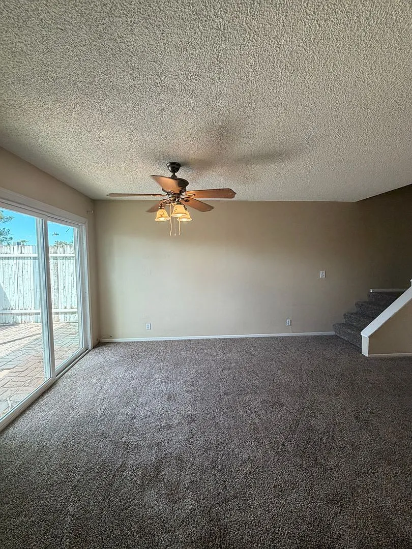 286 W Palomino Dr — Photo 4