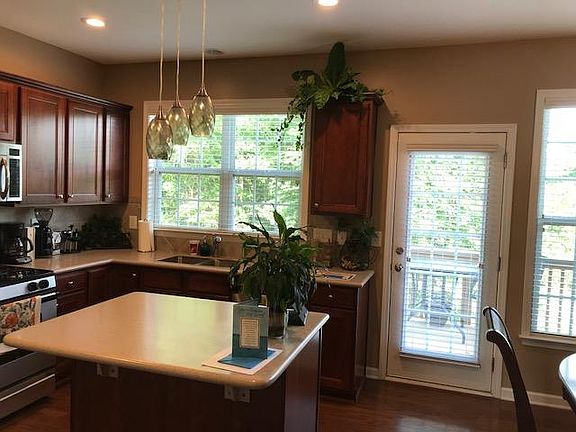 3rd image of 206 Balaban Cir