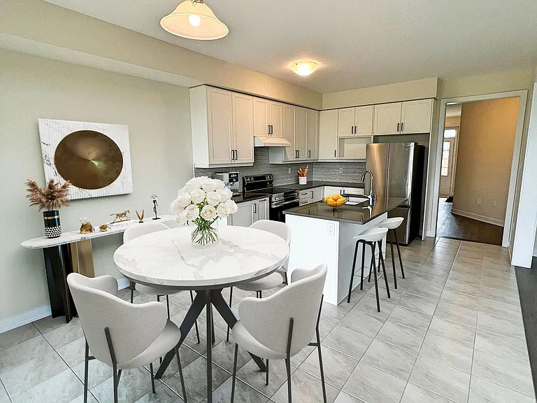 66 Aviron Cres — Photo 11
