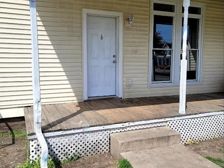 1031 Hartford St — Photo 4