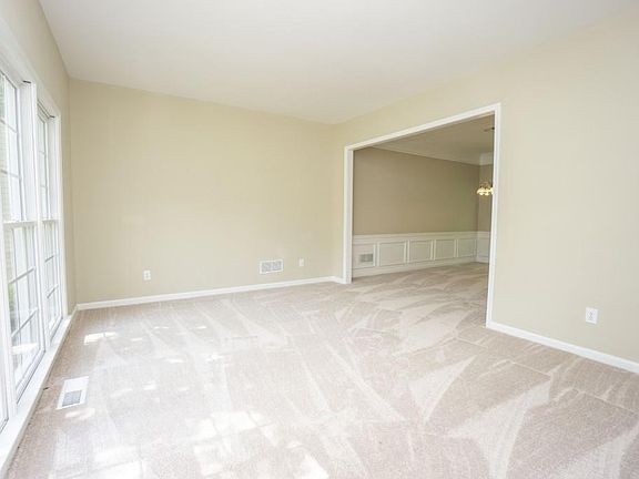 5th image of 270 Adger Ct