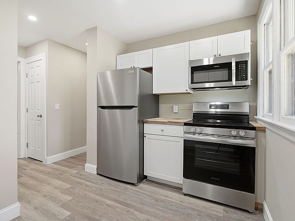 4th image of 26 W North St APT 1