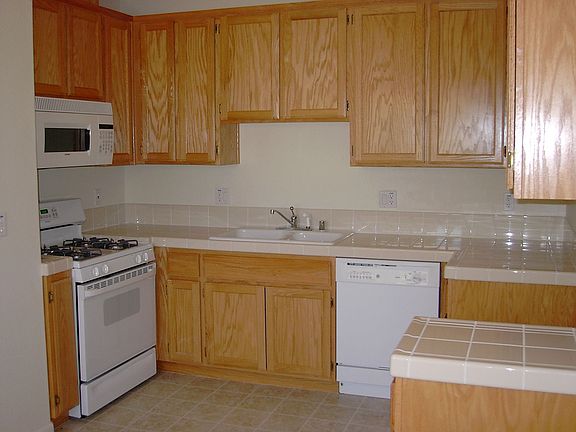 2nd image of 4801 Taylor St