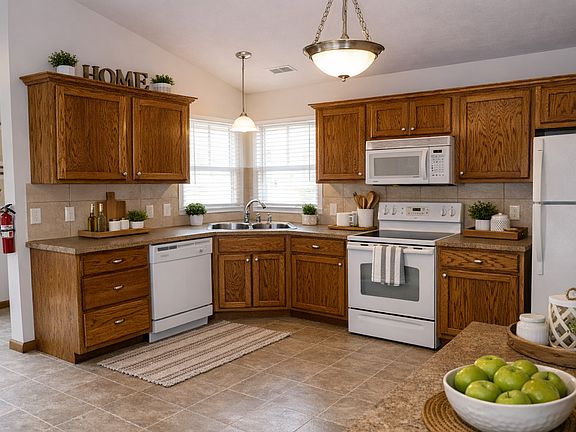 2nd image of 424-426 Brooklawn Ct #424