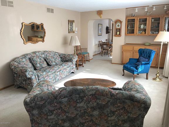 3rd image of 124 Kneale Ave S