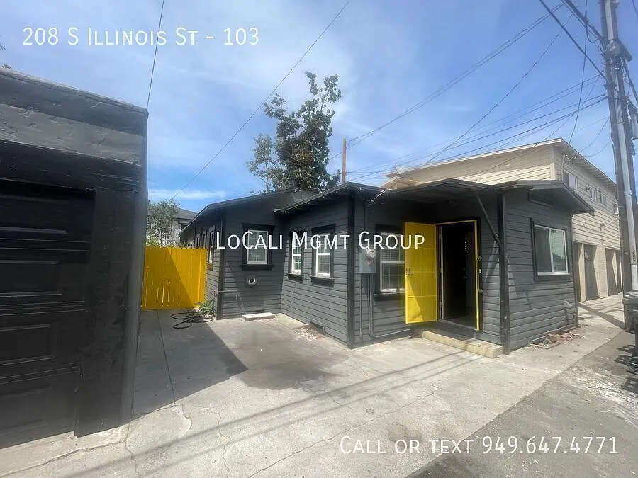 Private Detached 1 Bedrm + Den Available Now! — Photo 3