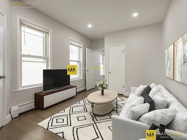 106 Byron St #1 — Photo 10