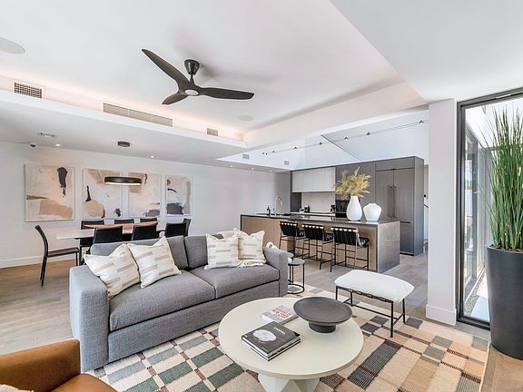 3rd image of 1325 E Pomelo Grove Ln