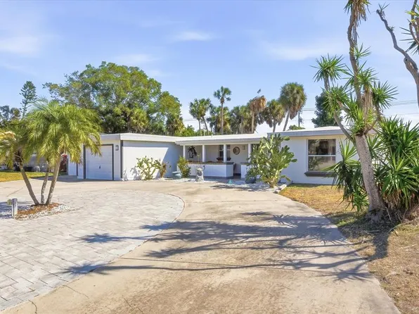 6035 Hopkins Dr N, Bradenton, FL 34207