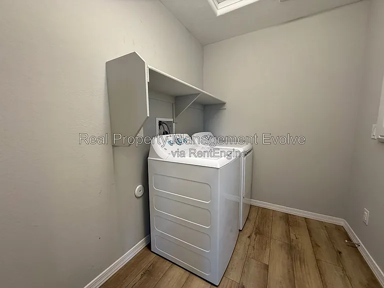 5618 N 87th Dr — Photo 32
