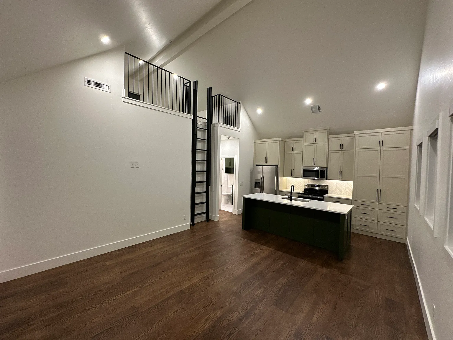 1 bed, 607 sqft, $1,600 — Photo 1