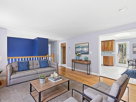 4th image of 15 May Elm Ln