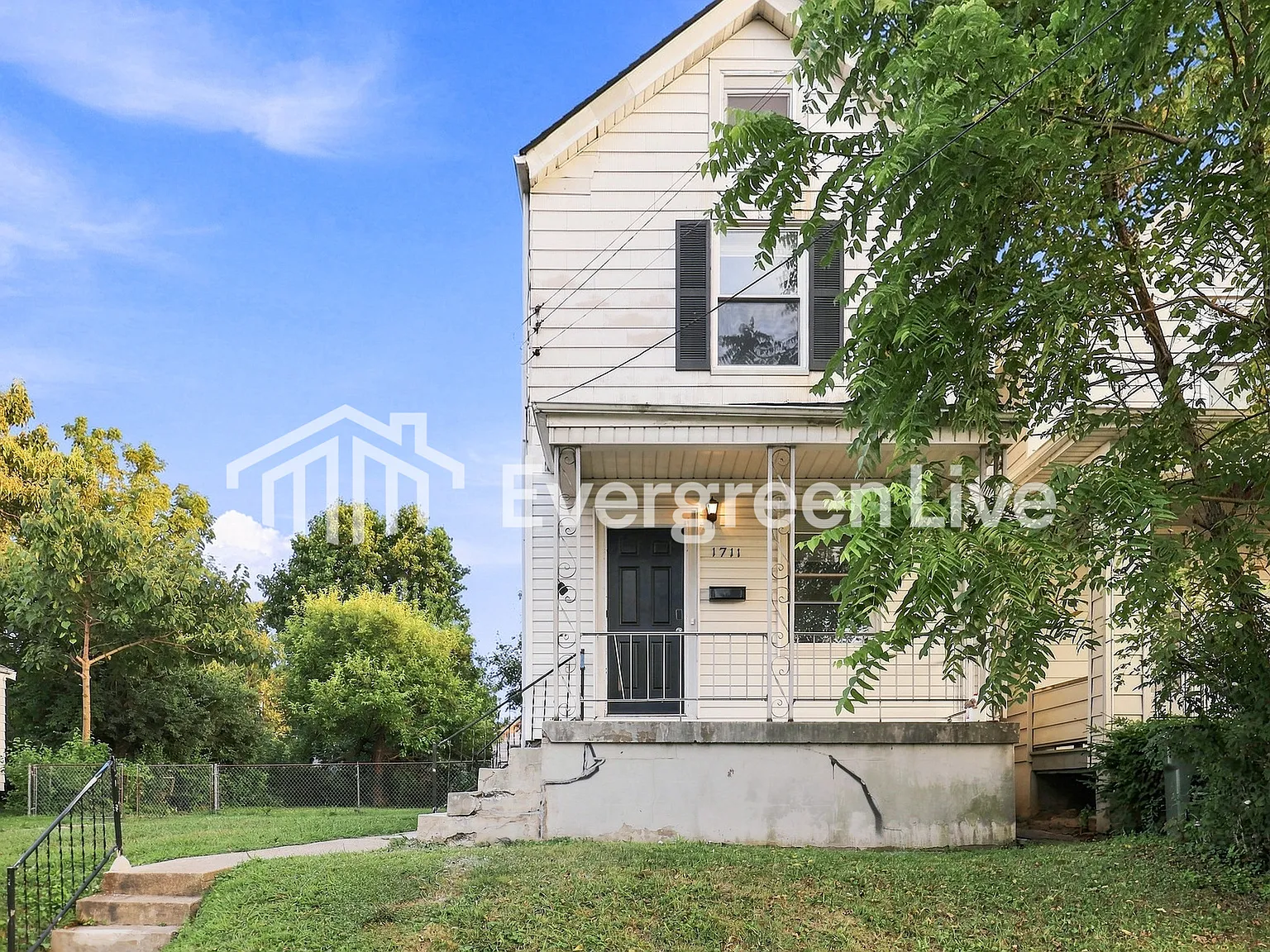 3 bed, 1.5 bath, 1120 sqft, $1,495 — Photo 2