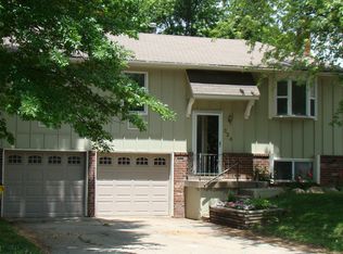 324 Allen St, Buckner, MO 64016
