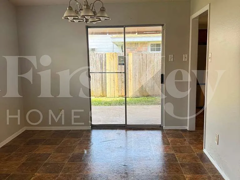 6918 Skyline Park Dr — Photo 4