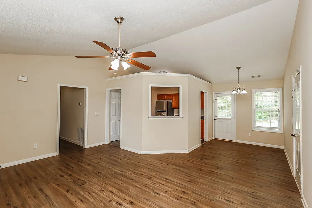 3 bed, 2.0 bath, 1115 sqft, $1,520 — Photo 4