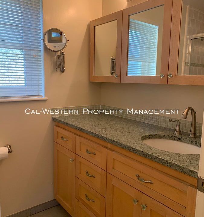1st image of 1489 Merry Ln