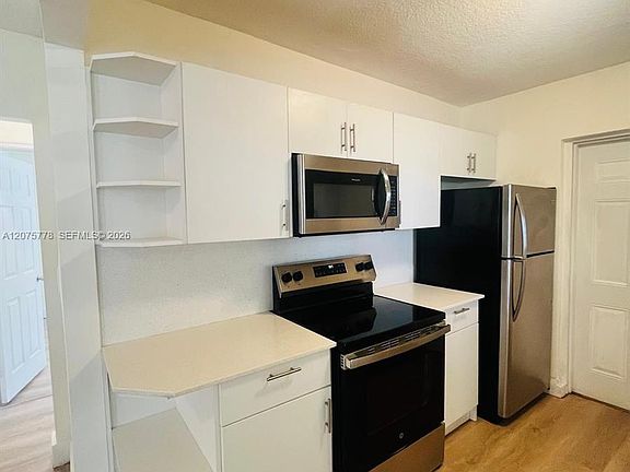 2nd image of 2000 Monroe St APT 14