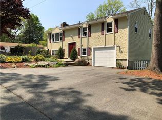 15 Octave St, Warwick, RI 02886