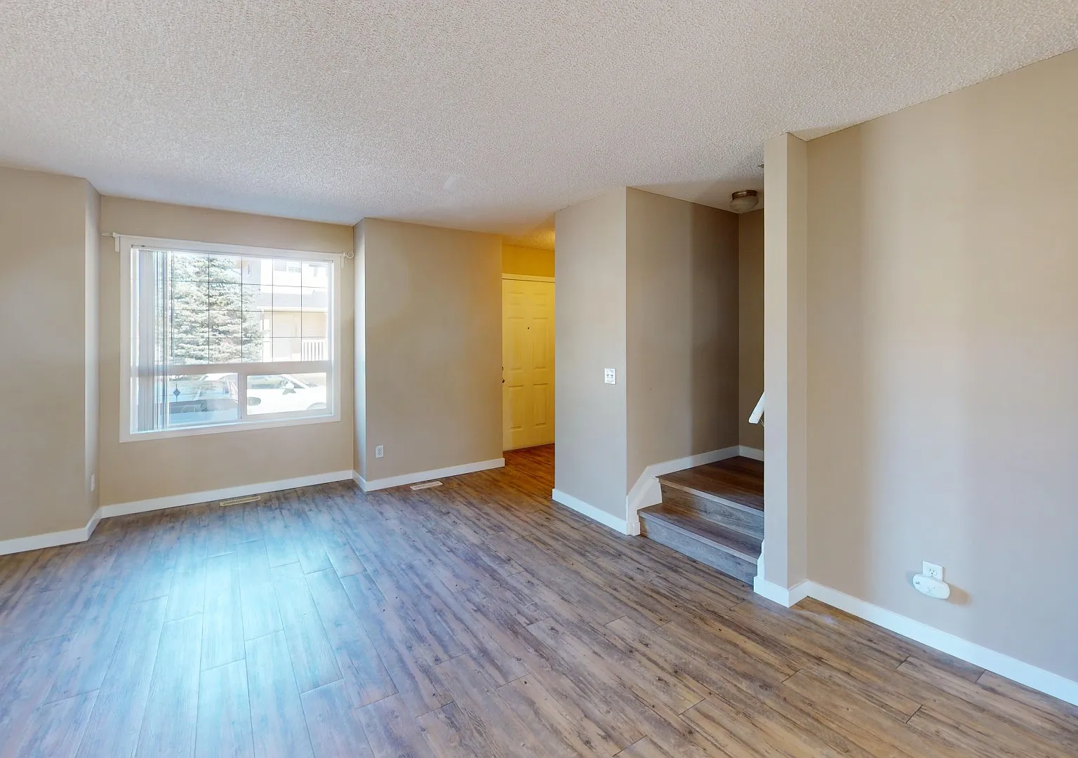 111 Tarawood Ln NE — Photo 2