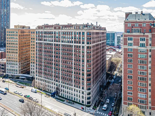 3750 N Lake Shore Dr APT 2C, Chicago, IL 60613