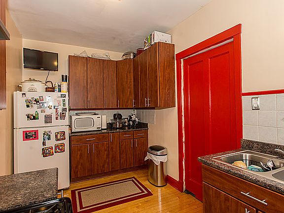 4th image of 7725 N Ashland Ave #2