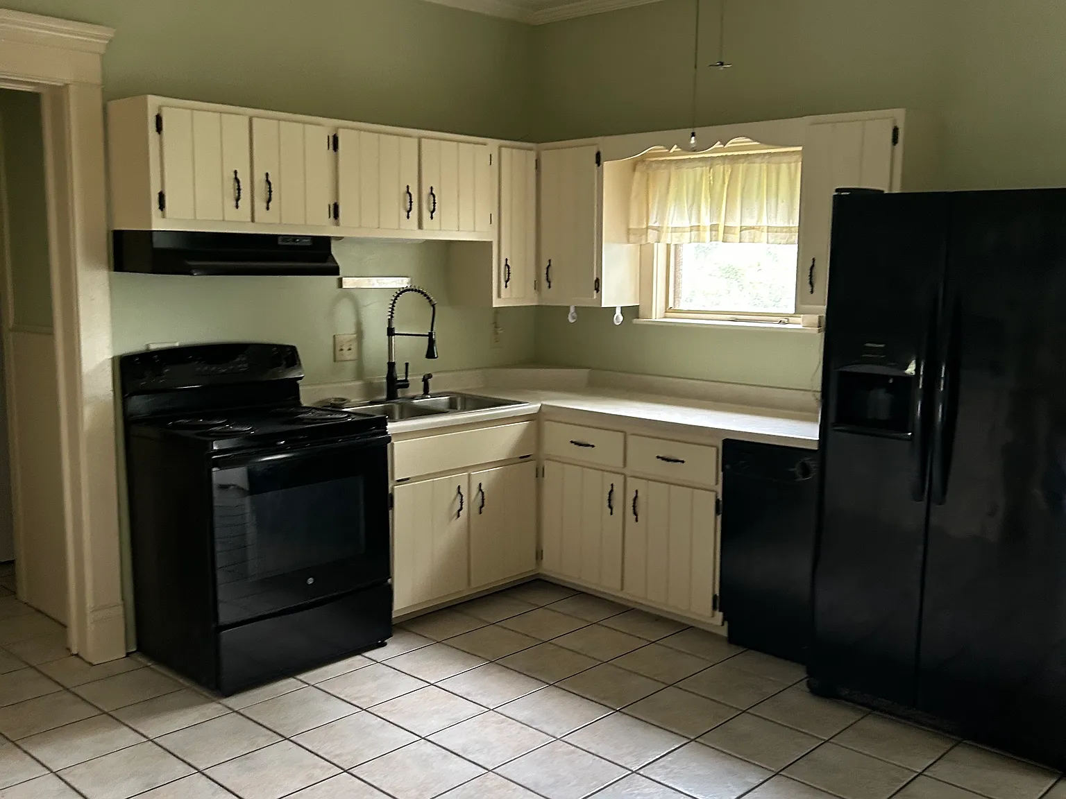 2 bed, 1500 sqft, $1,400 — Photo 3