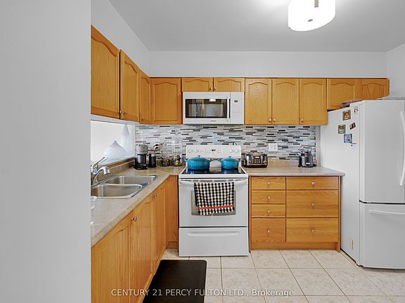 4th image of 238 Albion Rd #310