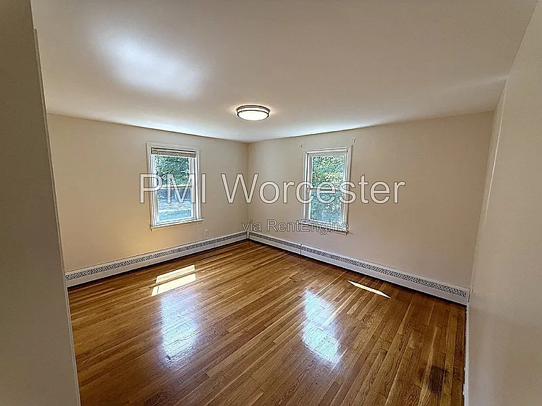 122 Crescent St — Photo 12