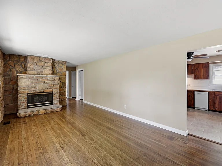 141 Zandale Dr — Photo 16